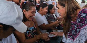 Brinda Mujer es Poder apoyos económicos a 50 mil mujeres