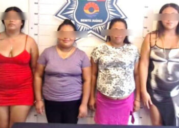 Cuatro mujeres golpean a un hombre en Cancún para robarle