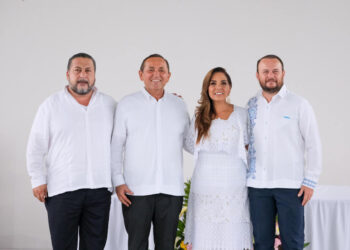 Rinde protesta José Mena Villanueva en Lázaro Cárdenas