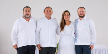 Rinde protesta José Mena Villanueva en Lázaro Cárdenas