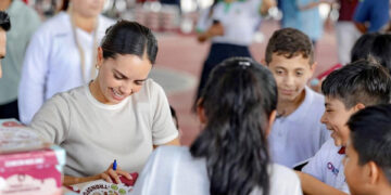 Recibirán gratuitamente 122 mil estudiantes tenis en Cancún