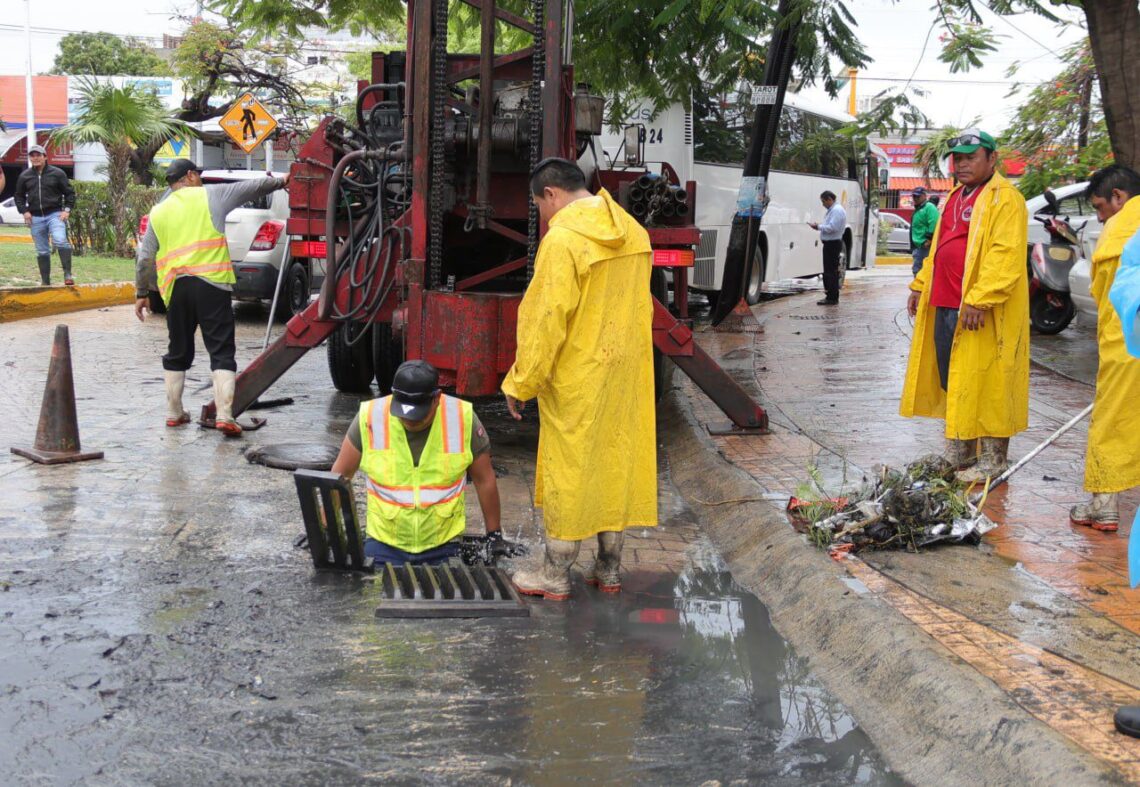 Implementan acciones especiales por lluvias en Cancún
