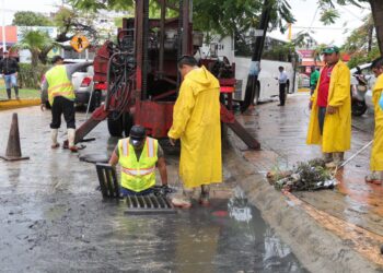 Implementan acciones especiales por lluvias en Cancún