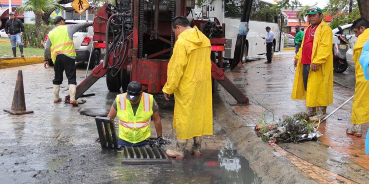 Implementan acciones especiales por lluvias en Cancún