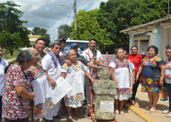 Otorgan un reconocimiento a un rezador maya de Dzulá