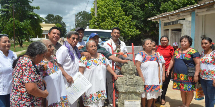 Otorgan un reconocimiento a un rezador maya de Dzulá