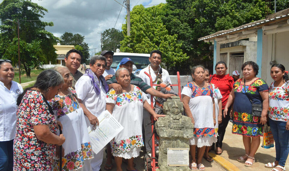 Otorgan un reconocimiento a un rezador maya de Dzulá