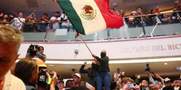 #VIDEOS: Así fue el portazo de trabajadores del Poder Judicial en el Senado de la República
