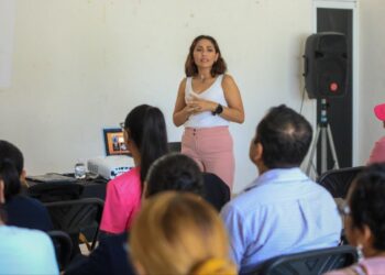 Imparten en Playa del Carmen el Taller de Exploración Clínica de Mama