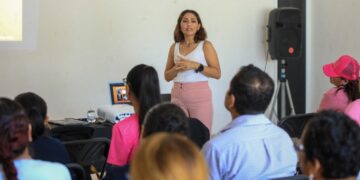 Imparten en Playa del Carmen el Taller de Exploración Clínica de Mama