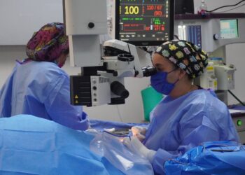 Reconocimiento de Mara Lezama a médicos por su compromiso con el bienestar
