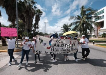 Trabajadores del Poder Judicial se manifiestan en Cancún contra las reformas constitucionales