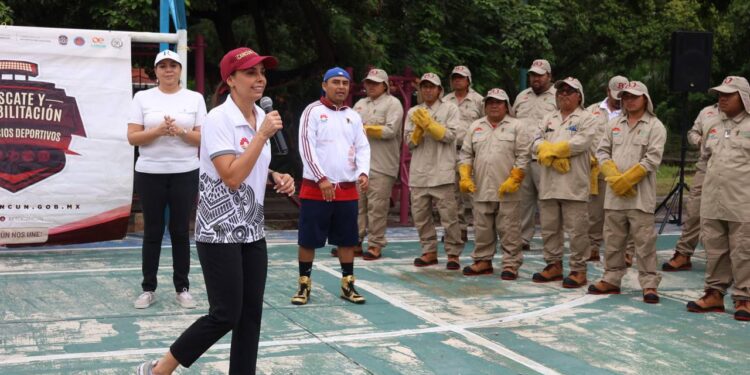 Rescatan espacios deportivos para los jóvenes cancunenses
