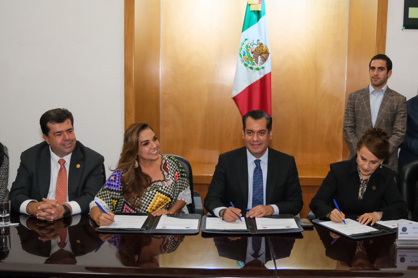 Mara Lezama firma convenio de colaboración con la Cámara de Diputados ...