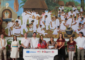 Fortalece Mara Lezama la riqueza artesanal y cultural del bordado maya