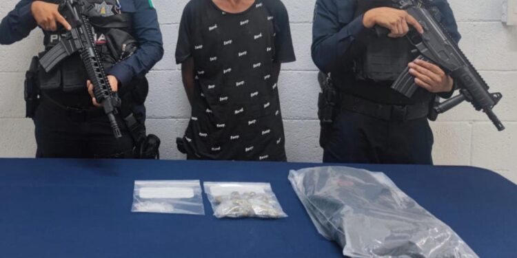 Detenido individuo en Cozumel con bolsitas de marihuana y crack
