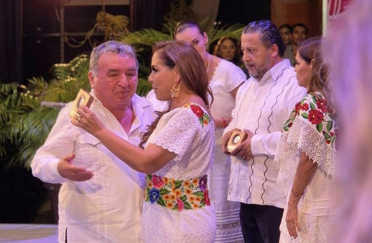 Reconocen a Jorge González, periodista, escritor e historiador quintanarroense