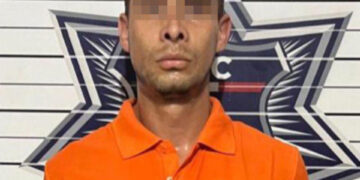 Sorprenden en Cancún a dos narcomenudistas; uno escapó
