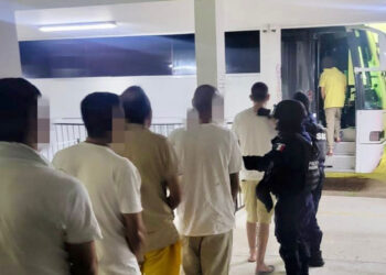 Trasladan a 90 internos del penal de Cancún a Chetumal