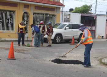 Reportan socavones en calles de Chetumal tras intensas lluvias