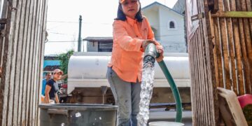 La regidora Lidia Rojas atiende con agua potable a 200 familias una escuela en Chetumal