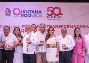 Reconoce Mara Lezama a personas destacadas en la historia de Quintana Roo