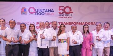 Reconoce Mara Lezama a personas destacadas en la historia de Quintana Roo
