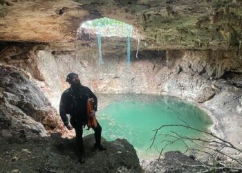 Exploradores documentan características del cenote colapsado en Xocén, “el centro del mundo”