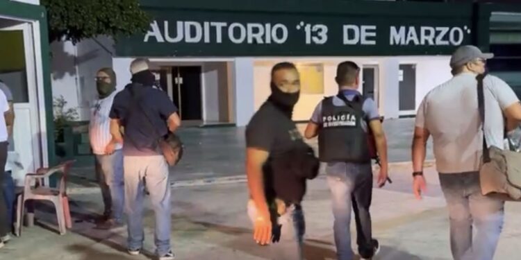 Amplia movilización de fuerzas de seguridad para catear instalaciones del sindicato de taxistas de Cancún