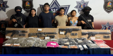 Detienen a cuatro personas con más de 600 dosis de drogas y cuatro armas de fuego