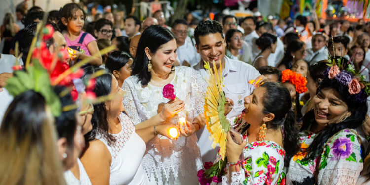 Disfrutan en Playa del Carmen segunda noche de festividades de los Días de Muertos