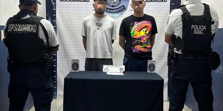 Detienen a dos hombres en la zona turística de Playa del Carmen por desobediencia y resistencia