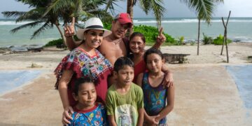 Constata Mara Lezama fuerte actividad económica en Chetumal y Mahahual tras lluvias por “Sara”