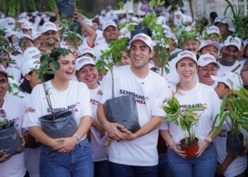 Senador continúa con su compromiso ambiental, plantando 600 árboles en Quintana Roo