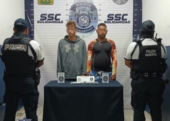 Detienen a dos cubanos en Playa del Carmen por desobediencia y resistencia a la autoridad