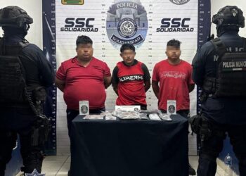 Detienen a tres personas con 50 dosis de droga en Playa del Carmen
