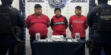 Detienen a tres personas con 50 dosis de droga en Playa del Carmen