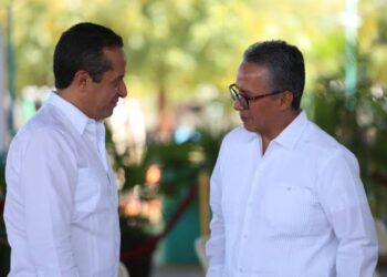 Carlos Joaquín, actual embajador de México en Canadá, trajo a Quintana Roo a Óscar Montes de Oca.