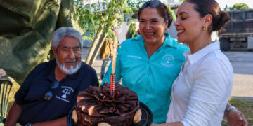 Escucha Ana Paty a comerciantes y ciudadanos que acuden a tianguis