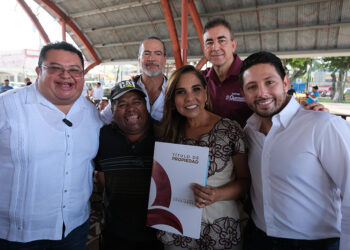 Entrega Mara Lezama títulos de propiedad a 134 familias de Cozumel