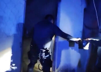 Policías de Cancún salvan la vida de una persona en un incendio