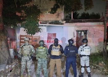 Aseguran drogas y armas en cateos en Benito Juárez; identificador a ocho personas