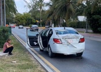 Choque múltiple en Boulevard Kukulcán deja daños materiales