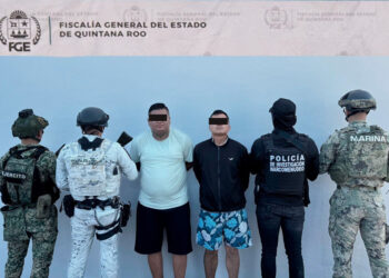 Dos detenidos, droga y un arma aseguradas en cateos en Bonfil