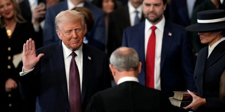 Donald Trump toma posesión como presidente de EE.UU. y declara