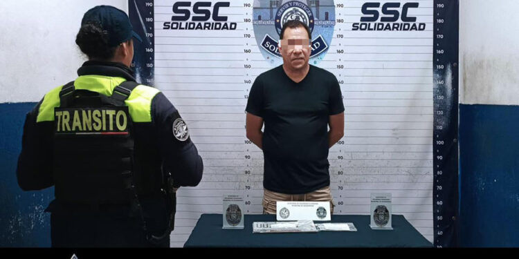 Detenido conducía un auto con reporte de robo