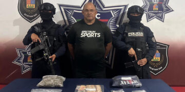 Detienen a presunto narcomenudista con drogas, efectivo y una motocicleta
