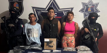Asegurados tres narcomenudistas con un arma de fuego
