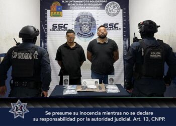 Detienen a dos hombres con droga y arma de fuego en Playa del Carmen