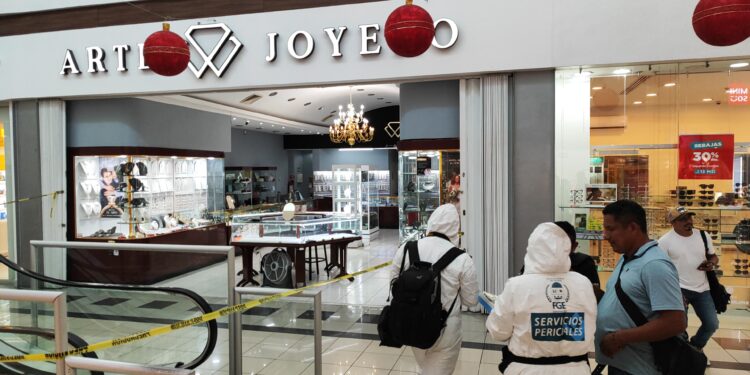 Asalto con violencia en joyería de la Gran Plaza en Cancún